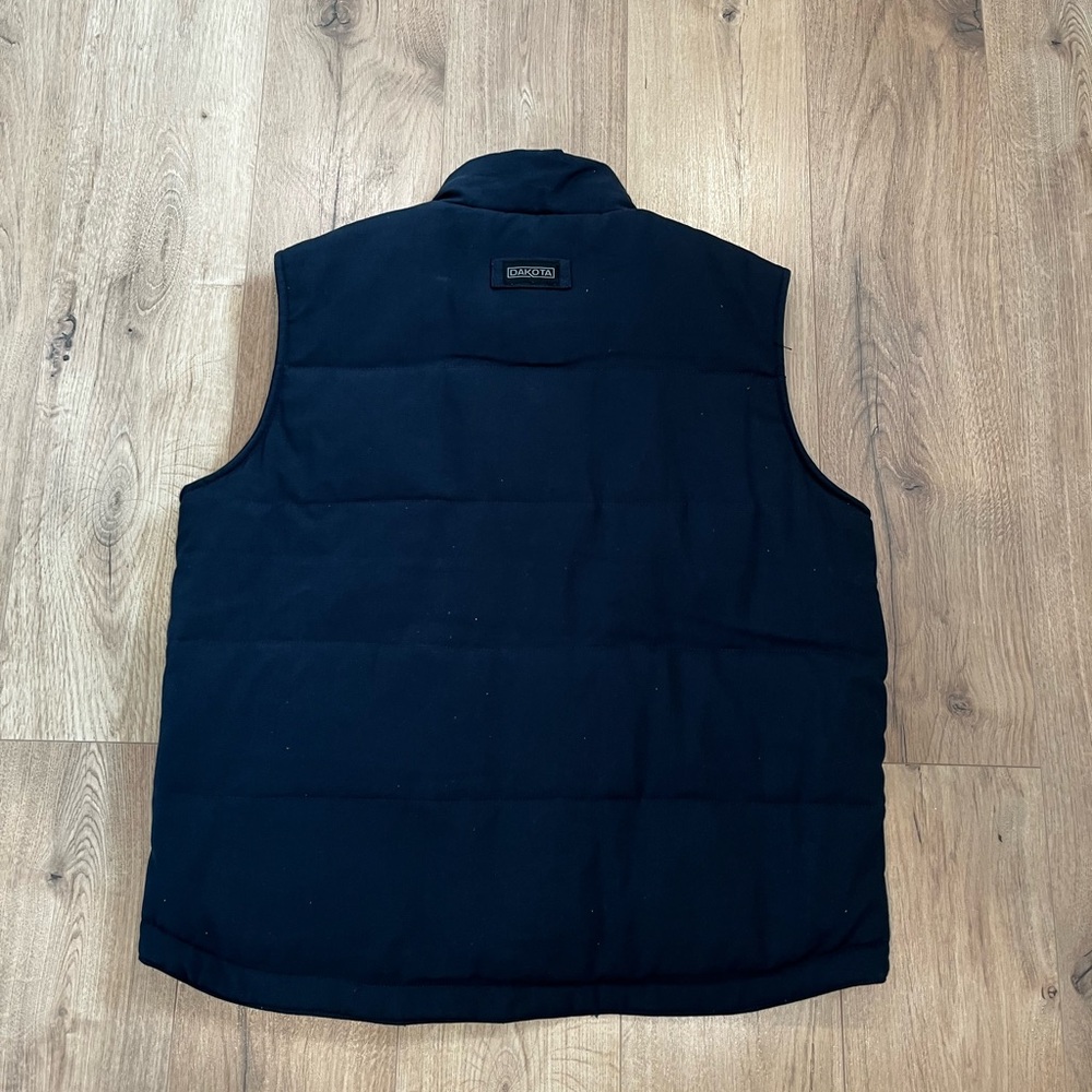 Men's Quilted Puffer Vest in Navy — Sleeveless Layering Vest - Picture 3 of 4